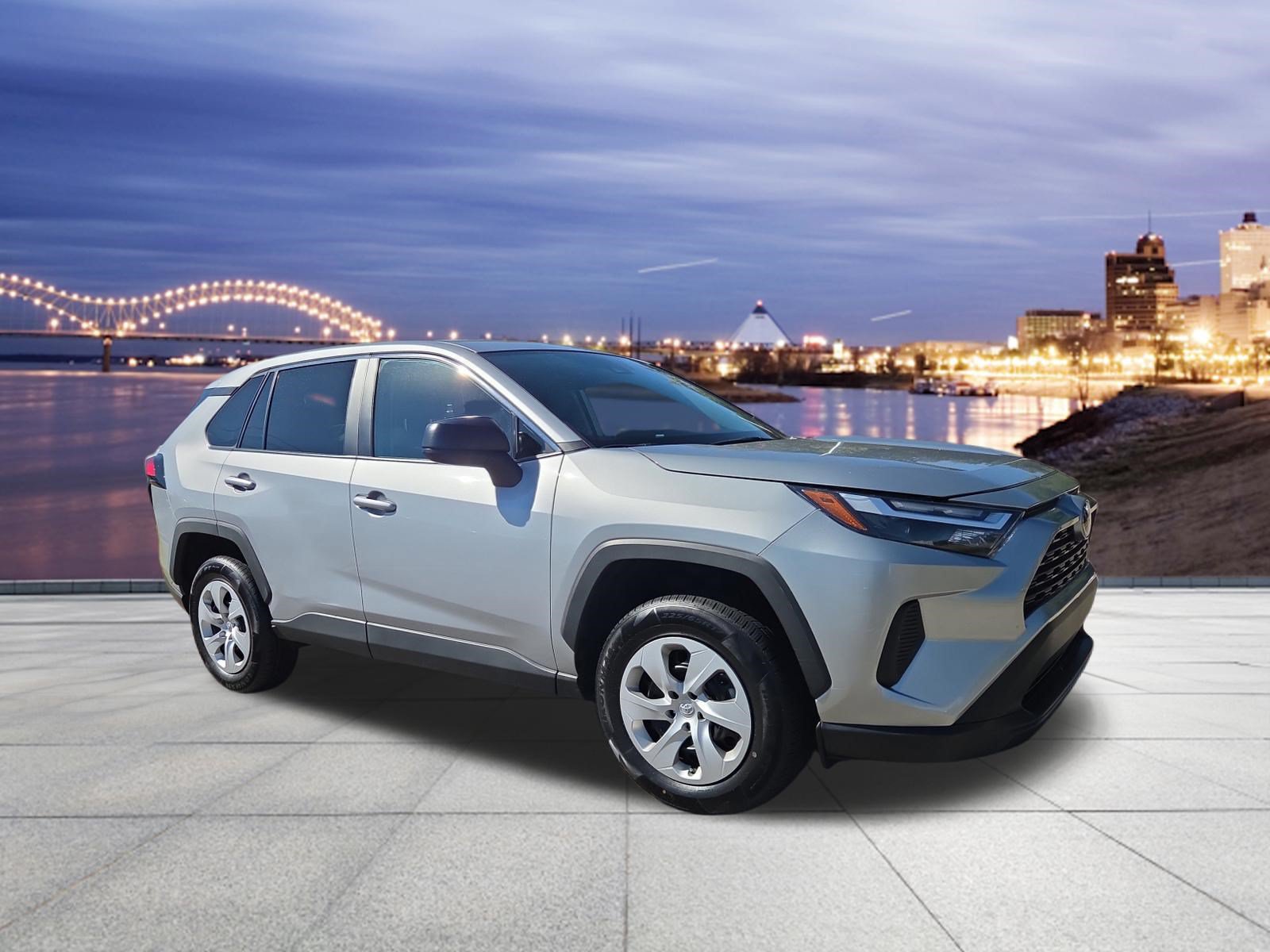 Used 2025 Toyota RAV4 LE AWD/4WD image 4