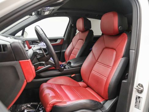 Certified 2024 Porsche Cayenne AWD/4WD image 10