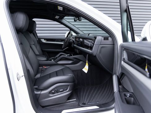 New 2026 Porsche Cayenne AWD/4WD image 33