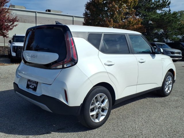 Certified 2025 Kia Soul LX w/ LX Technology Package FWD image 6