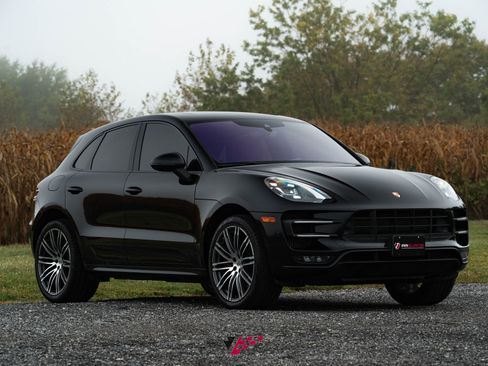 Used 2017 Porsche Macan Turbo image 7