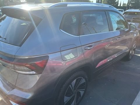 Used 2026 Volkswagen Taos SE AWD/4WD image 4