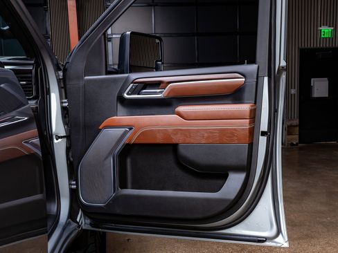 Used 2025 GMC Sierra 2500 Denali Ultimate image 36