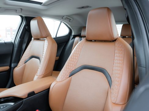 Used 2020 Lexus UX 250h w/ Premium Package image 20