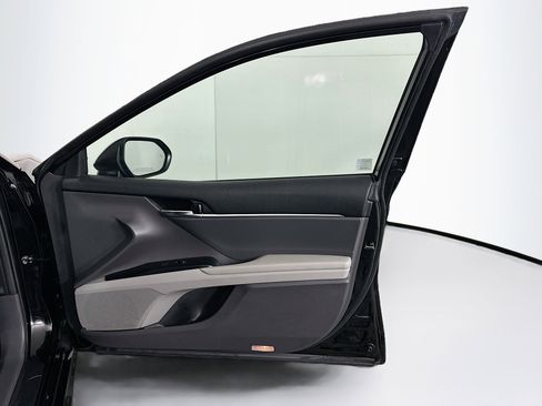 Used 2019 Toyota Camry LE image 30