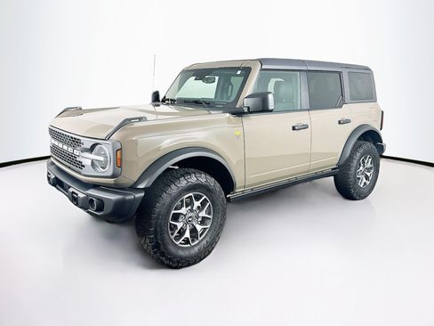 Used 2025 Ford Bronco Badlands AWD/4WD image 3