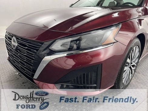 Used 2025 Nissan Altima 2.5 SV image 10