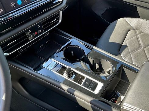 Used 2024 Volkswagen Atlas Cross Sport SE image 17