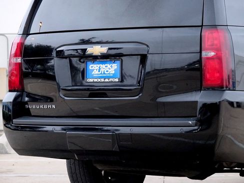 Used 2017 Chevrolet Suburban LT image 34