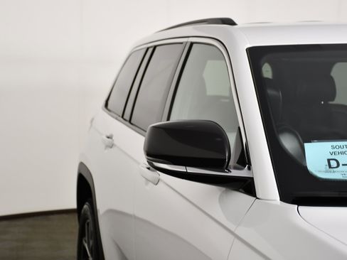 Used 2024 Jeep Grand Cherokee Limited AWD/4WD image 14