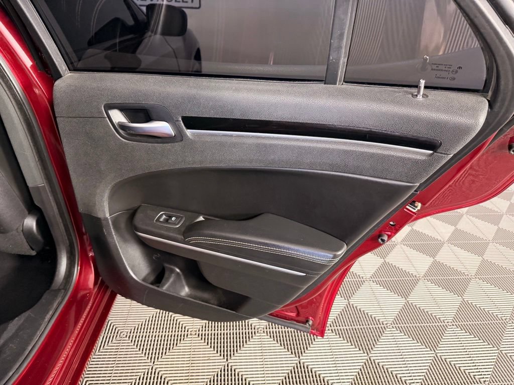Used 2019 Chrysler 300 S AWD/4WD image 19