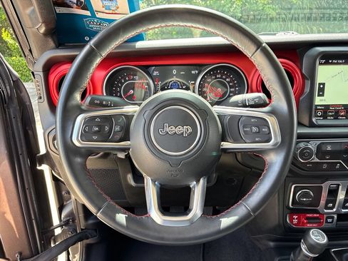 Used 2018 Jeep Wrangler Rubicon AWD/4WD image 17