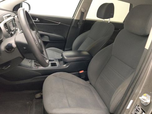 Used 2017 Kia Sorento LX image 17