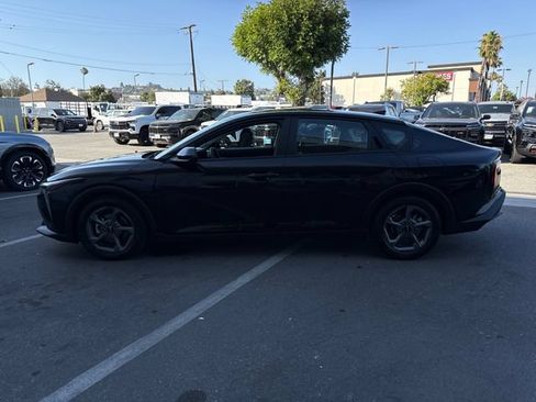 Used 2025 Kia K4 FWD image 2