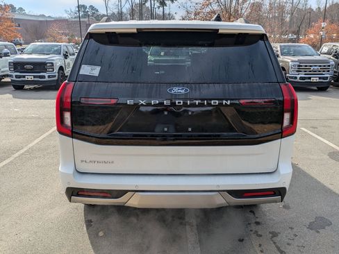 New 2025 Ford Expedition Platinum w/ Driver's Package image 5