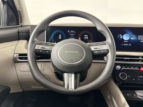 Used 2025 Hyundai Tucson SEL FWD image 14