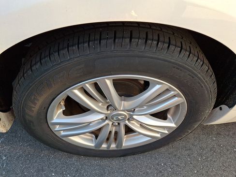 Used 2015 INFINITI Q40 AWD w/ Moonroof Package image 8