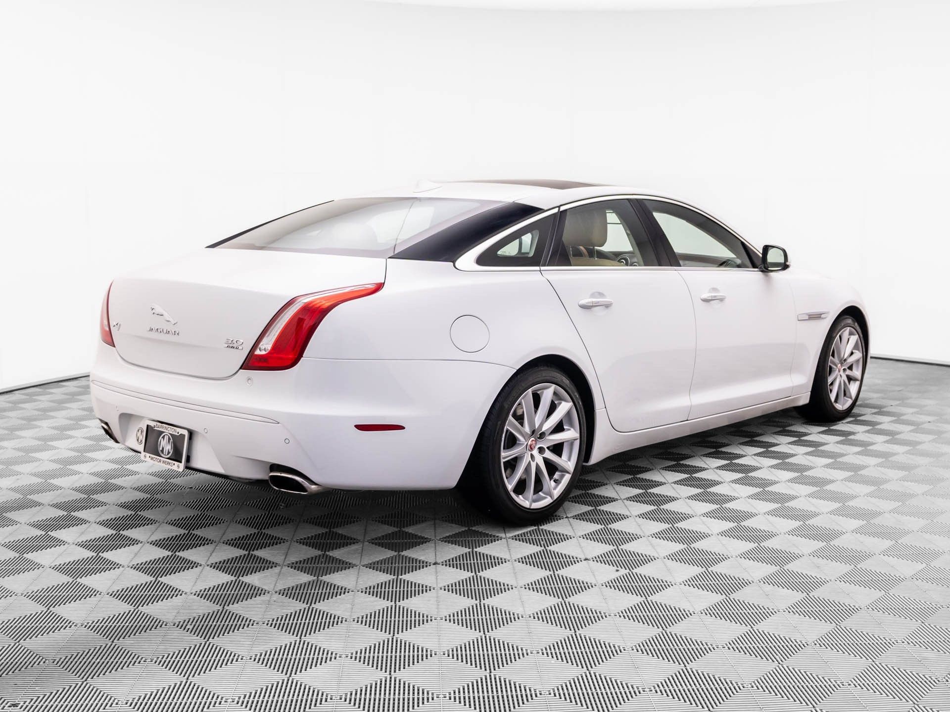 Used 2015 Jaguar XJ AWD image 5