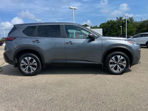 Used 2023 Nissan Rogue SV FWD image 2
