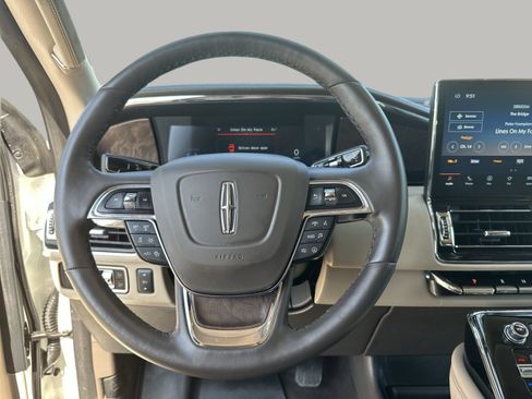 Used 2023 Lincoln Navigator Reserve AWD/4WD image 11