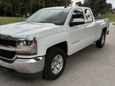 Used 2018 Chevrolet Silverado 1500 LT RWD image 2