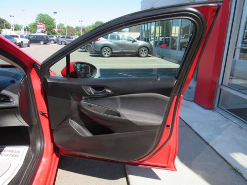Used 2018 Chevrolet Cruze LS FWD image 10