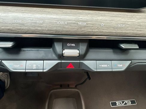 Used 2024 Kia EV9 Land AWD/4WD image 22