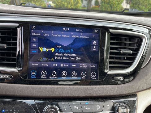 Used 2019 Chrysler Pacifica Touring Plus w/ Advanced Safetytec Group FWD image 7