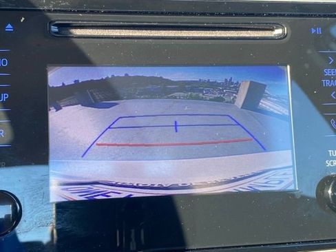Used 2017 Toyota Corolla LE w/ Carpet Mat Package (TMS) FWD image 13