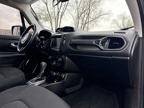 Used 2018 Jeep Renegade Altitude image 31