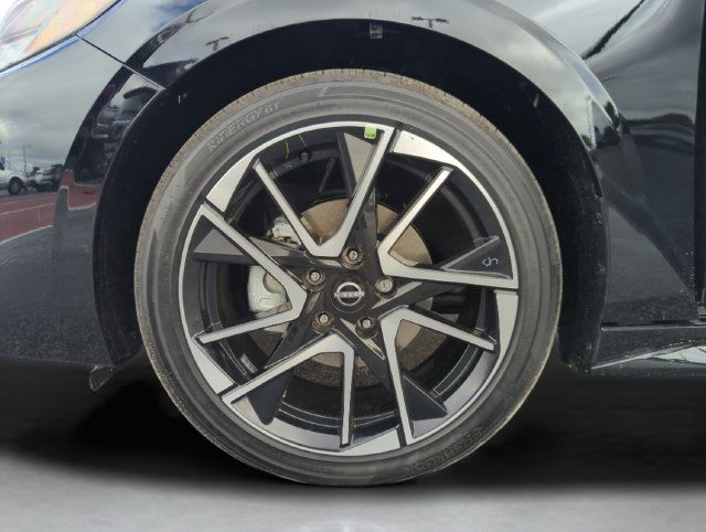 Certified 2025 Nissan Sentra SR w/ SR Premium Package FWD image 41