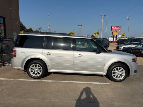Used 2017 Ford Flex SE FWD image 4