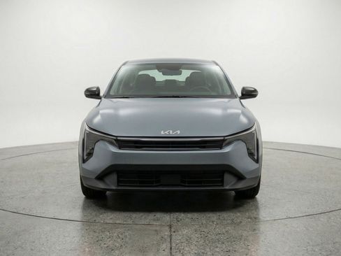 Used 2025 Kia K4 LXS FWD image 2