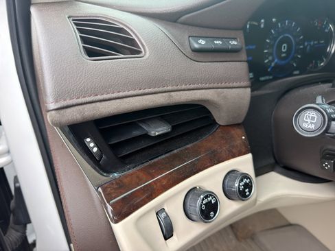 Used 2017 Cadillac Escalade Premium Luxury w/ LPO, Radiant Package AWD/4WD image 14