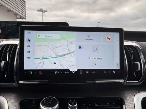 Used 2025 Ford Expedition Platinum image 29