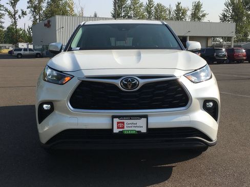 Used 2020 Toyota Highlander LE AWD/4WD image 10