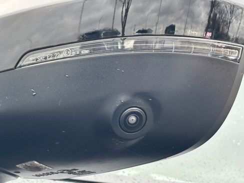 Certified 2025 Nissan Kicks SR image 12