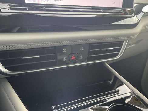 Certified 2025 Volkswagen Atlas SE w/ Panoramic Sunroof Package image 33