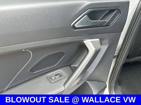 Certified 2023 Volkswagen Tiguan SE FWD image 9