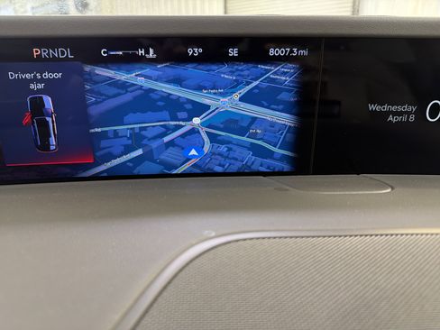 Used 2025 Lincoln Nautilus Premier image 16