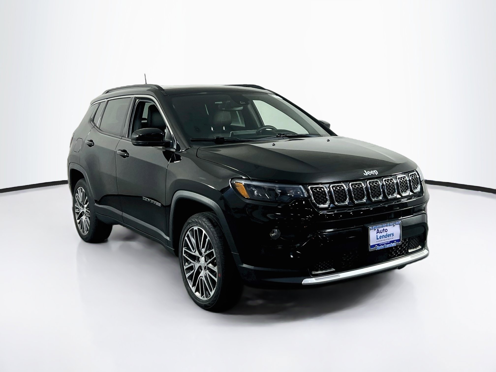 Used 2023 Jeep Compass Limited w/ Sun and Sound Group AWD/4WD image 3
