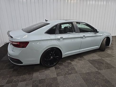 Used 2025 Volkswagen Jetta SE FWD image 3