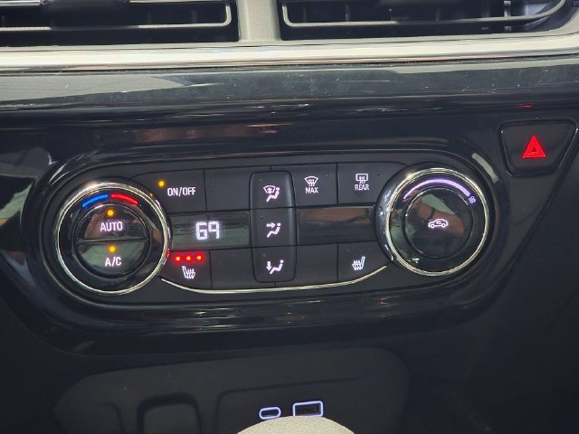 Used 2024 Chevrolet Trax RS w/ Sunroof Package FWD image 31