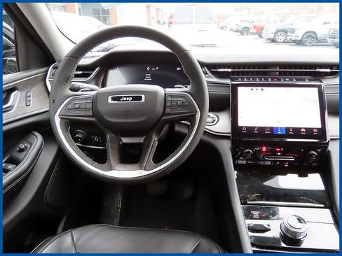 Used 2023 Jeep Grand Cherokee L Limited AWD/4WD image 13