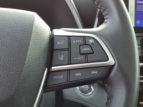 Used 2023 Toyota Highlander XLE AWD/4WD image 28