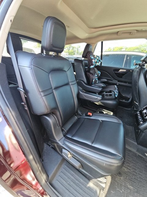 Used 2024 Lincoln Aviator AWD w/ Premium Package image 4
