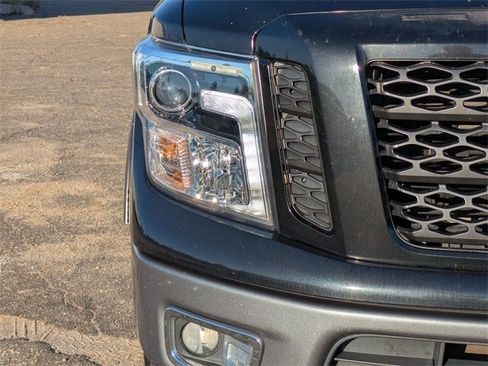 Used 2017 Nissan Titan PRO-4X image 10