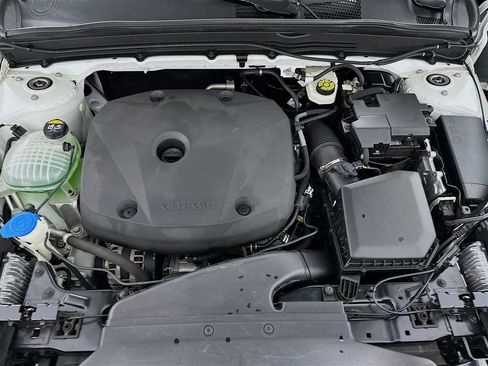 Used 2021 Volvo XC40 T4 Momentum FWD image 31
