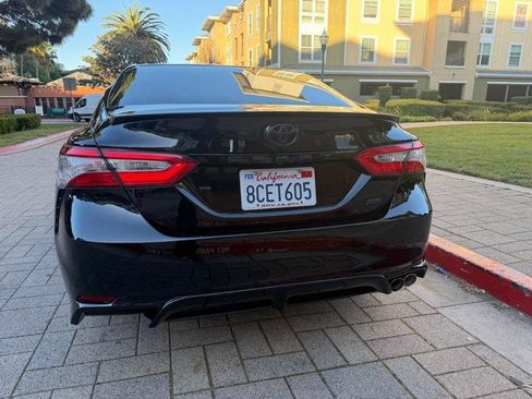 Used 2018 Toyota Camry SE FWD image 13