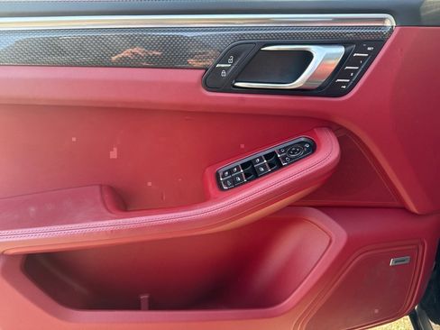 Used 2022 Porsche Macan S image 8